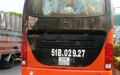 Xe khách "phát hỏa" khi đang chạy