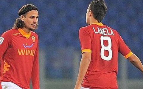 Osvaldo bị phạt vì đấm đồng đội