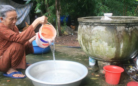 Khát nước sạch bên nhà máy nước