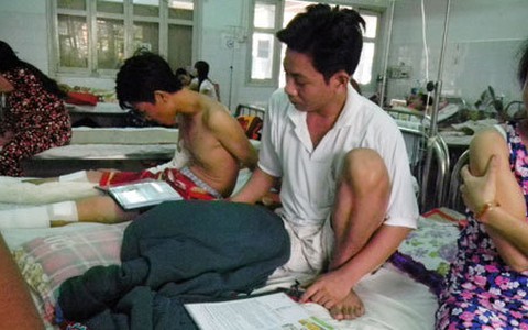 Vừa nằm viện vừa quảng cáo "thuốc"