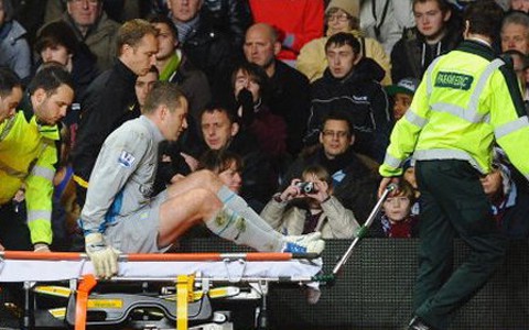 Aston Villa mất Shay Given một tháng