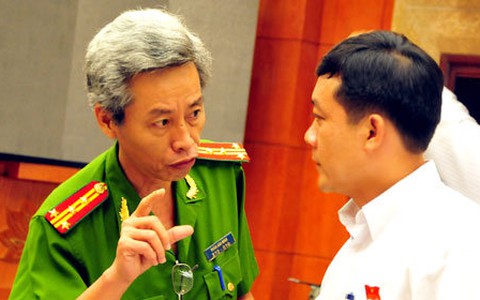 Ô nhiễm, đua xe, rải đinh... còn ngổn ngang