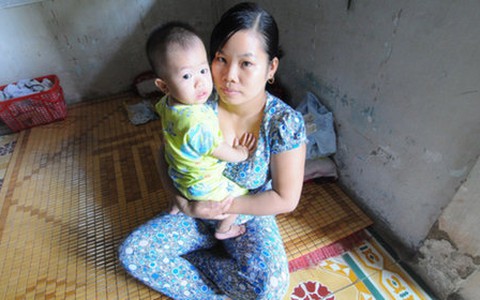 Công nhân nhọc nhằn tìm chỗ gửi con