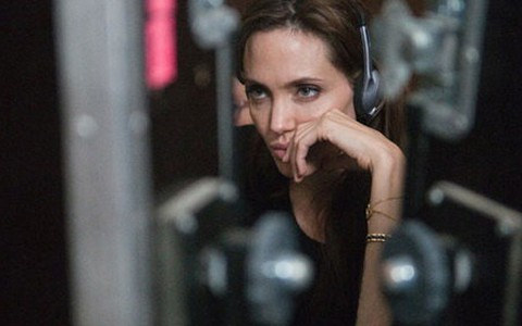 Angelina Jolie trải nghiệm lần đầu làm đạo diễn