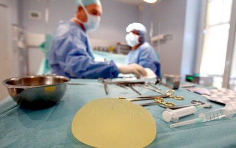 Interpol truy nã ông chủ túi nâng ngực PIP