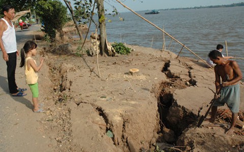 "Hà bá" truy đuổi