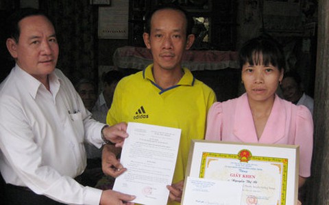 Một phụ nữ nghèo trả lại 80 triệu đồng cho người đánh rơi