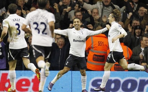 Hạ Everton, Tottenham bắt kịp M.U