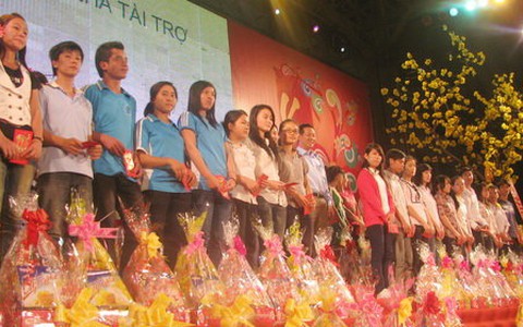 200 phần quà tặng sinh viên đón tết xa nhà