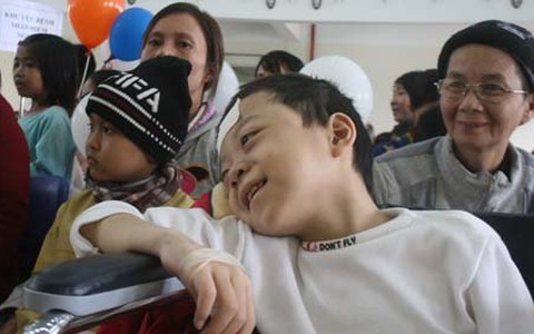 Lâu lắm rồi mới thấy con cười