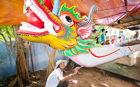 Thuyền rồng trên đảo Lý Sơn