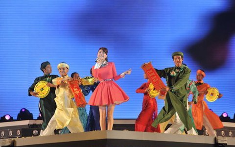 Minh Hằng khoe sắc chào xuân mới