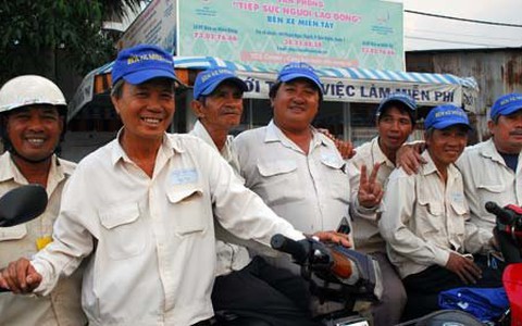 Xe ôm nhập cuộc triệt "cò" lao động