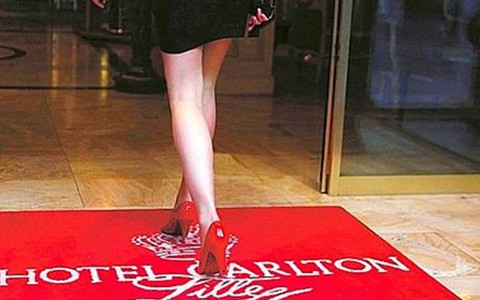 DSK và "mạng nhện Carlton"