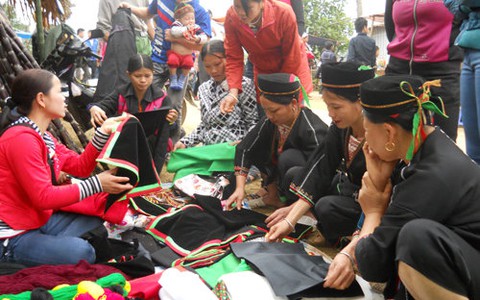 Đi chơi chợ Thụt