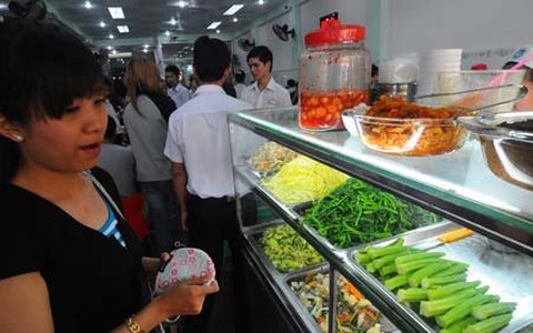 Giá dịch vụ ăn uống "nhảy múa"