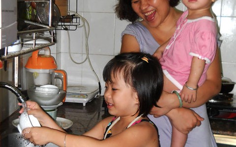 Khuyến khích trẻ làm việc nhà