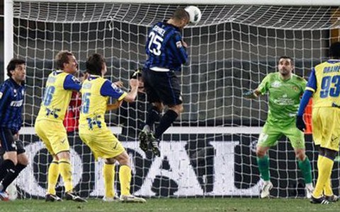 Samuel chấm dứt chuỗi trận buồn của Inter Milan