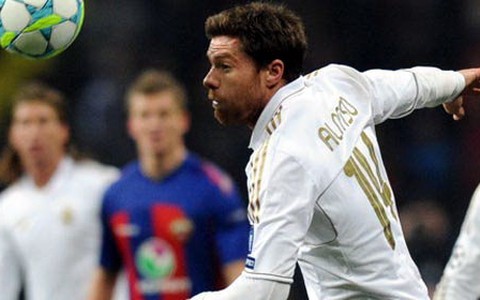 Alonso thừa nhận đánh tay trong vòng cấm
