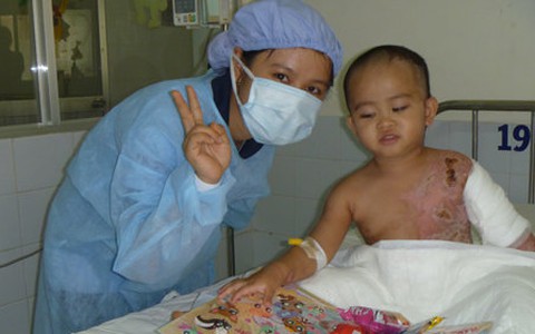 Xoa dịu nỗi đau cho bệnh nhi