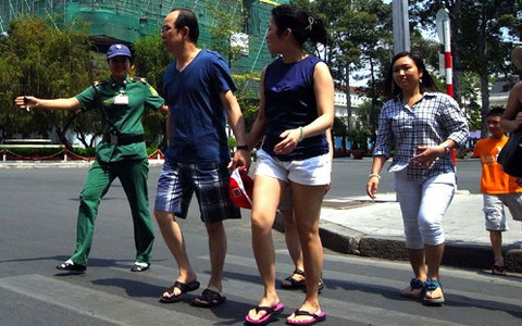 "Cảnh sát du lịch" áo xanh