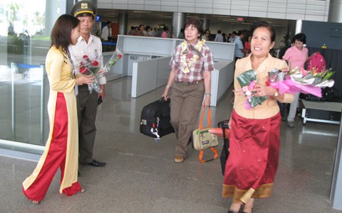 Du khách Lào đến Đà Nẵng bằng đường hàng không