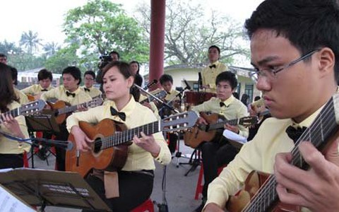 Ra mắt dàn hòa tấu guitar ở Huế