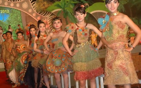 Trang phục từ chất liệu dừa