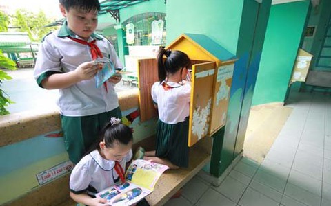 Thư viện ngoài sân trường