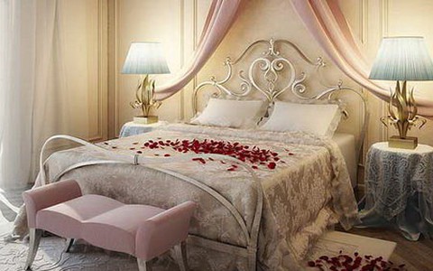 Trang trí tường đầu giường
