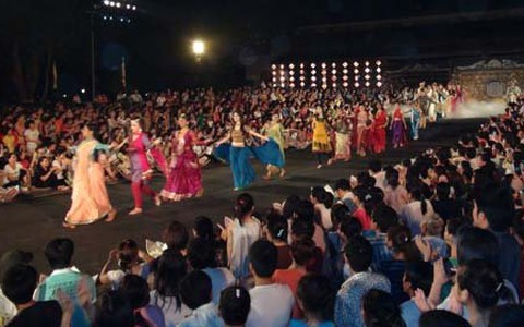 Công chúng làm nên lễ hội