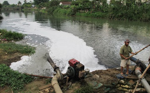 Nhiều sông ở Huế bốc mùi hôi