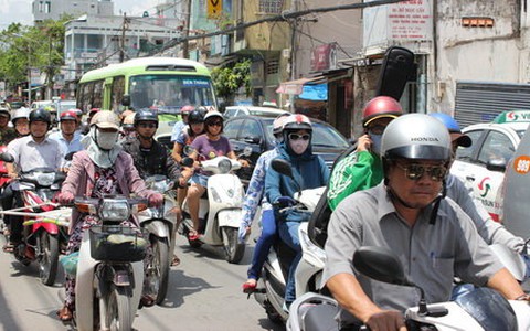 Dân Sài Gòn ùn ùn đi chơi lễ