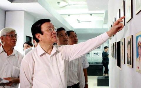 Chủ tịch nước thăm khu di tích nhà tù Phú Quốc