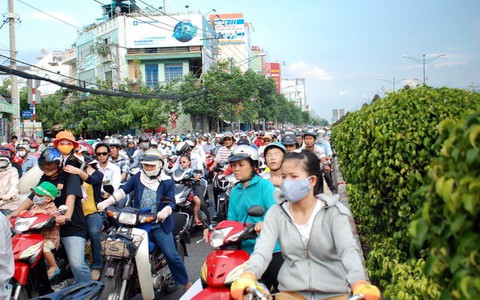 Giao thông hỗn loạn vì phân luồng