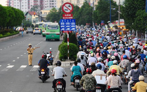 Phân luồng làm dân khổ: sao không thay đổi?
