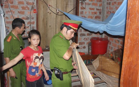 Vào tận nhà dân cướp gỗ sưa