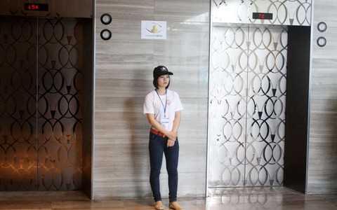 Thang máy tòa tháp 72 tầng Keangnam trôi bất thường