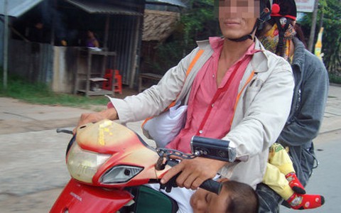 Chở trẻ quá nguy hiểm
