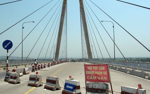 Cầu hỏng gần 2 năm chưa sửa