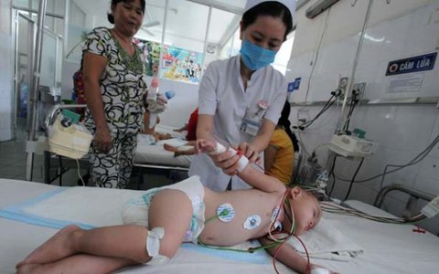 Bệnh tay chân miệng tăng 10 lần