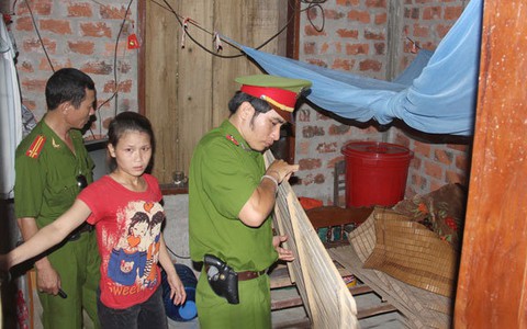 Công an xã tham gia cướp gỗ sưa
