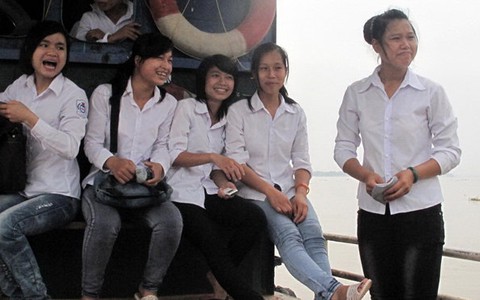 Vượt sông đến với ước mơ