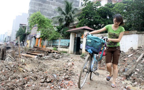 Làm 2km đường: gần 10 năm chưa xong!
