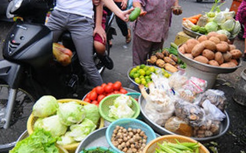 Không đủ sống vẫn lo nộp thuế