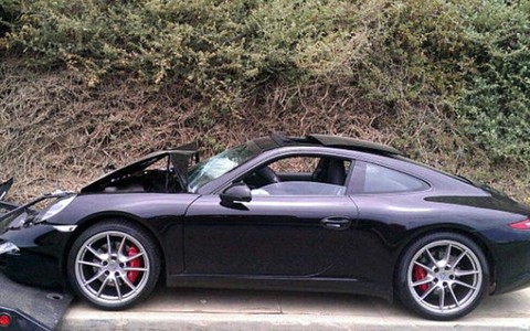 Porsche 911 của Lilo gặp tai nạn nghiêm trọng