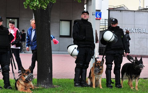 Warsaw căng thẳng
