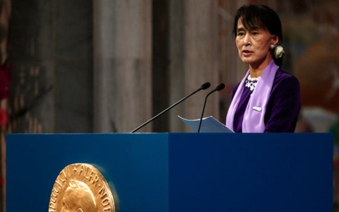 Bà Aung San Suu Kyi nhận giải Nobel Hòa bình