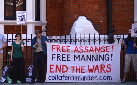 Ecuador sẽ cho nhà sáng lập WikiLeaks tị nạn chính trị?