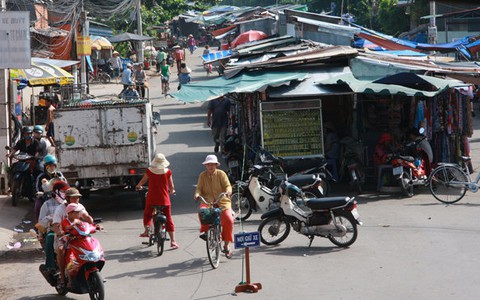 Không đồng ý lấy đường làm chợ đêm
